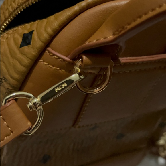 Authentic of MCM

* Good Condition

* It's come with dust bag & authentic cards - Picture 8 of 11